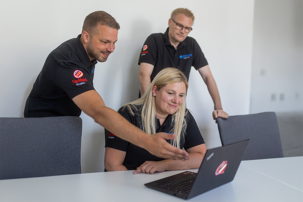 Das Team von Fidelis Finanzen in einer Berechung